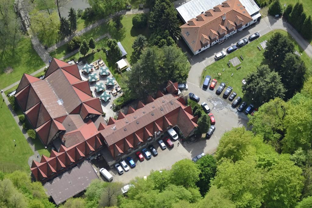 Hotel Konopiste Nova Myslivna Бенешов Экстерьер фото