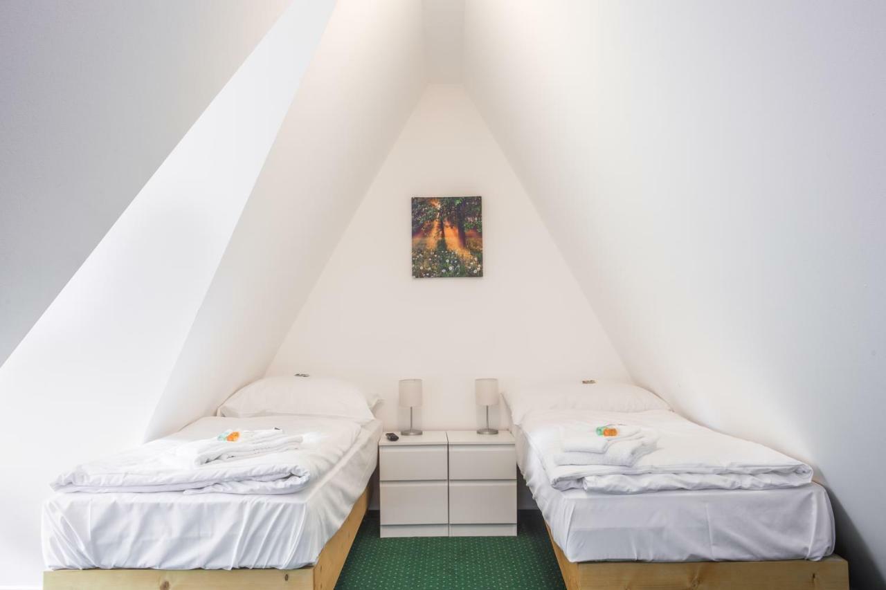 Hotel Konopiste Nova Myslivna Бенешов Экстерьер фото