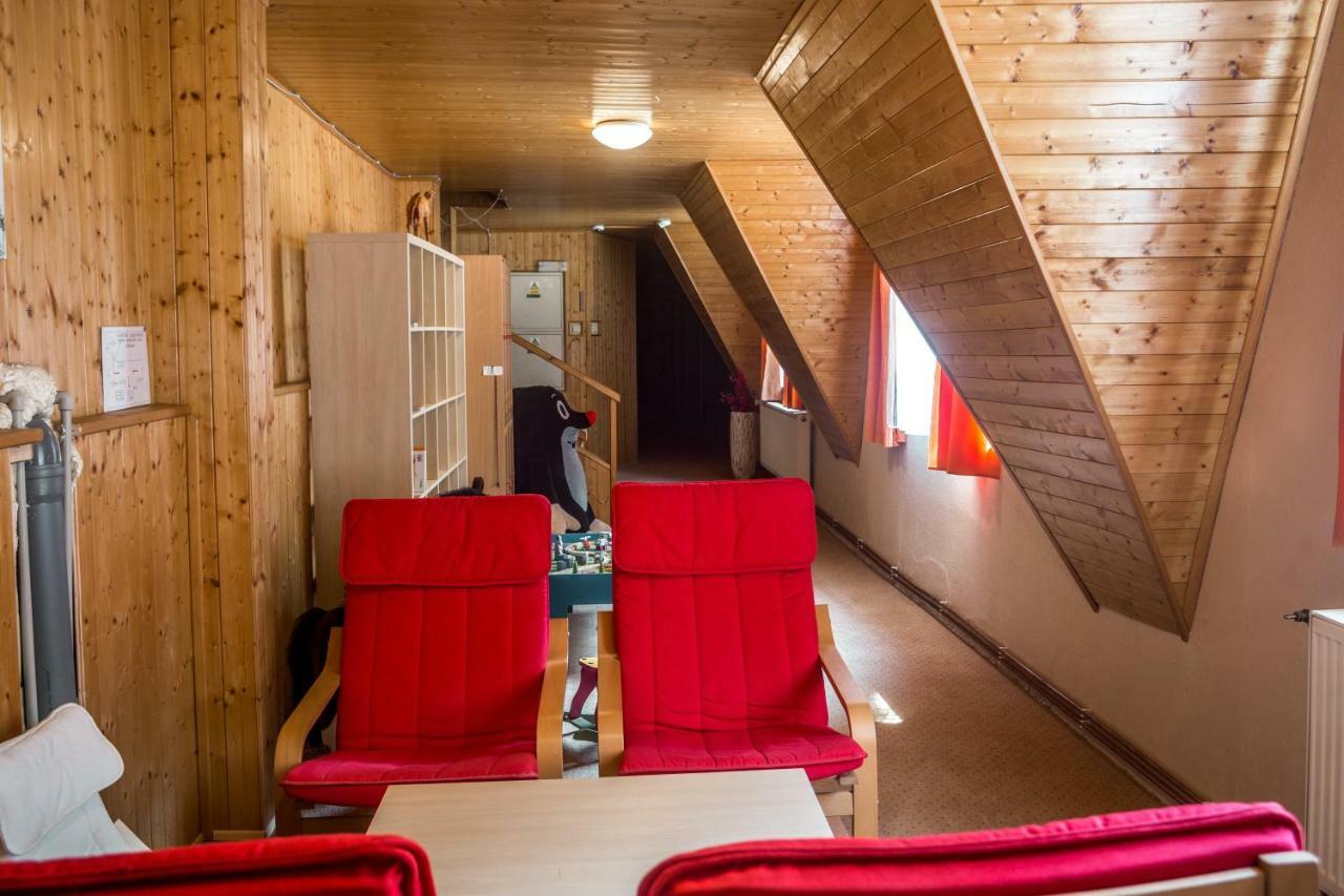 Hotel Konopiste Nova Myslivna Бенешов Экстерьер фото