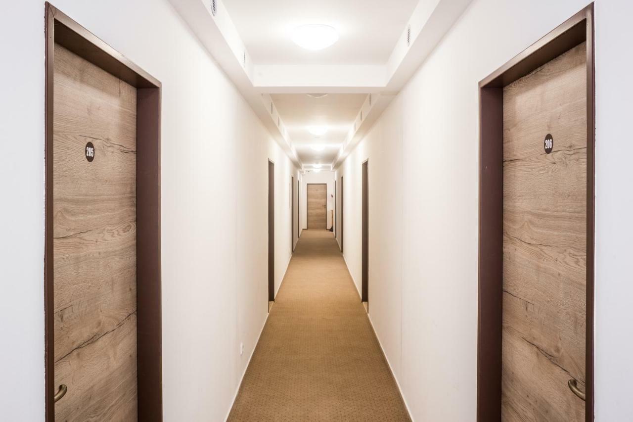 Hotel Konopiste Nova Myslivna Бенешов Экстерьер фото